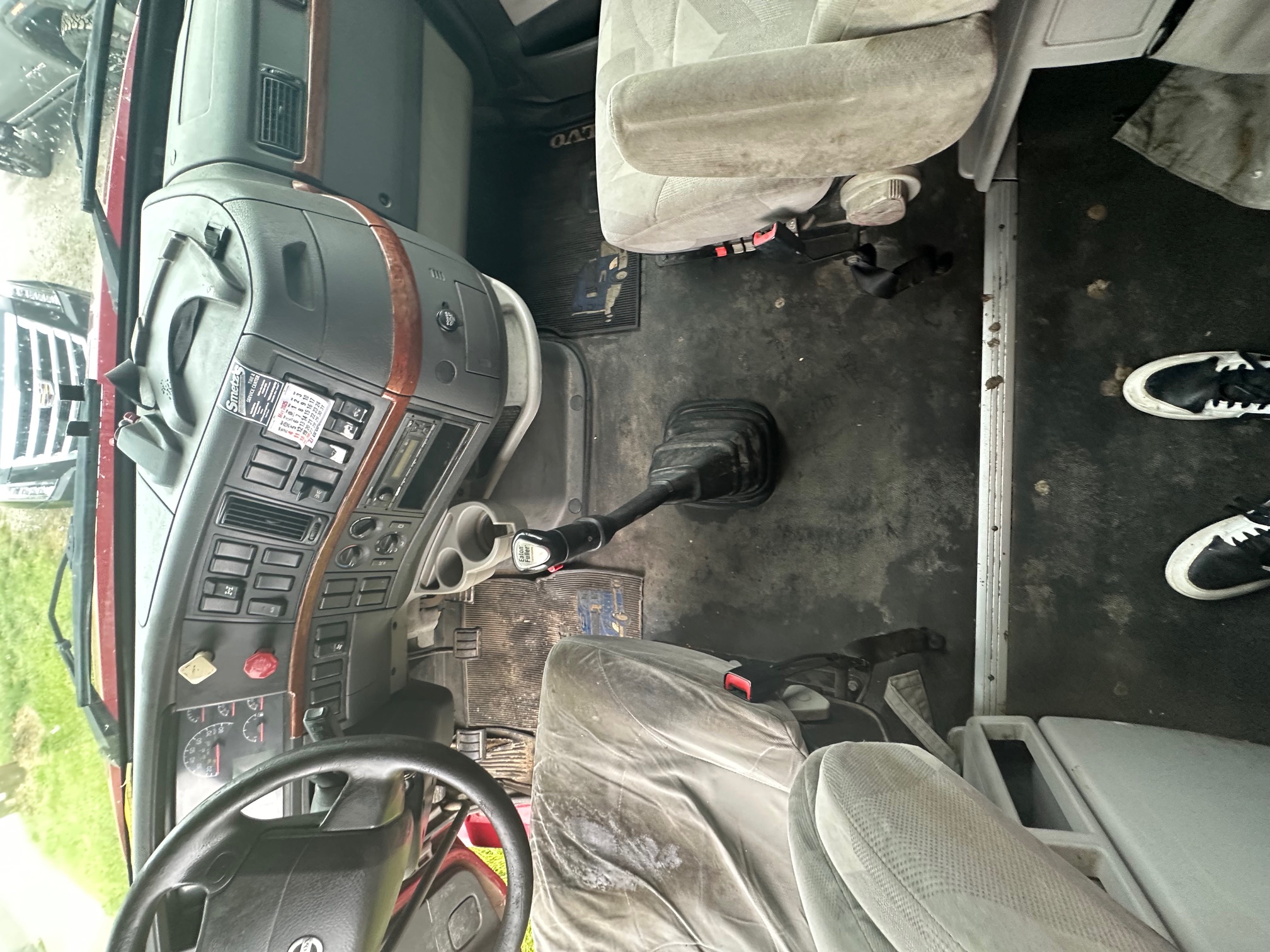 2011 VOLVO VNL 64T630 - Image 16